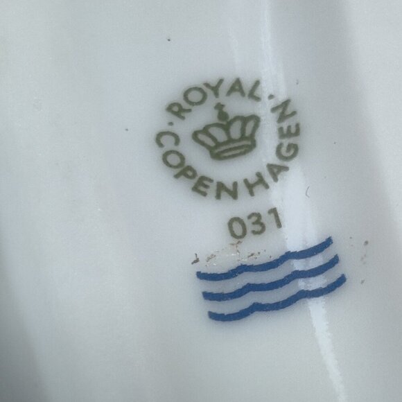 Babbling Baby porcelain figurine by Allan Therkelsen, Royal Copenhagen, Denmark - Picture 5 of 8